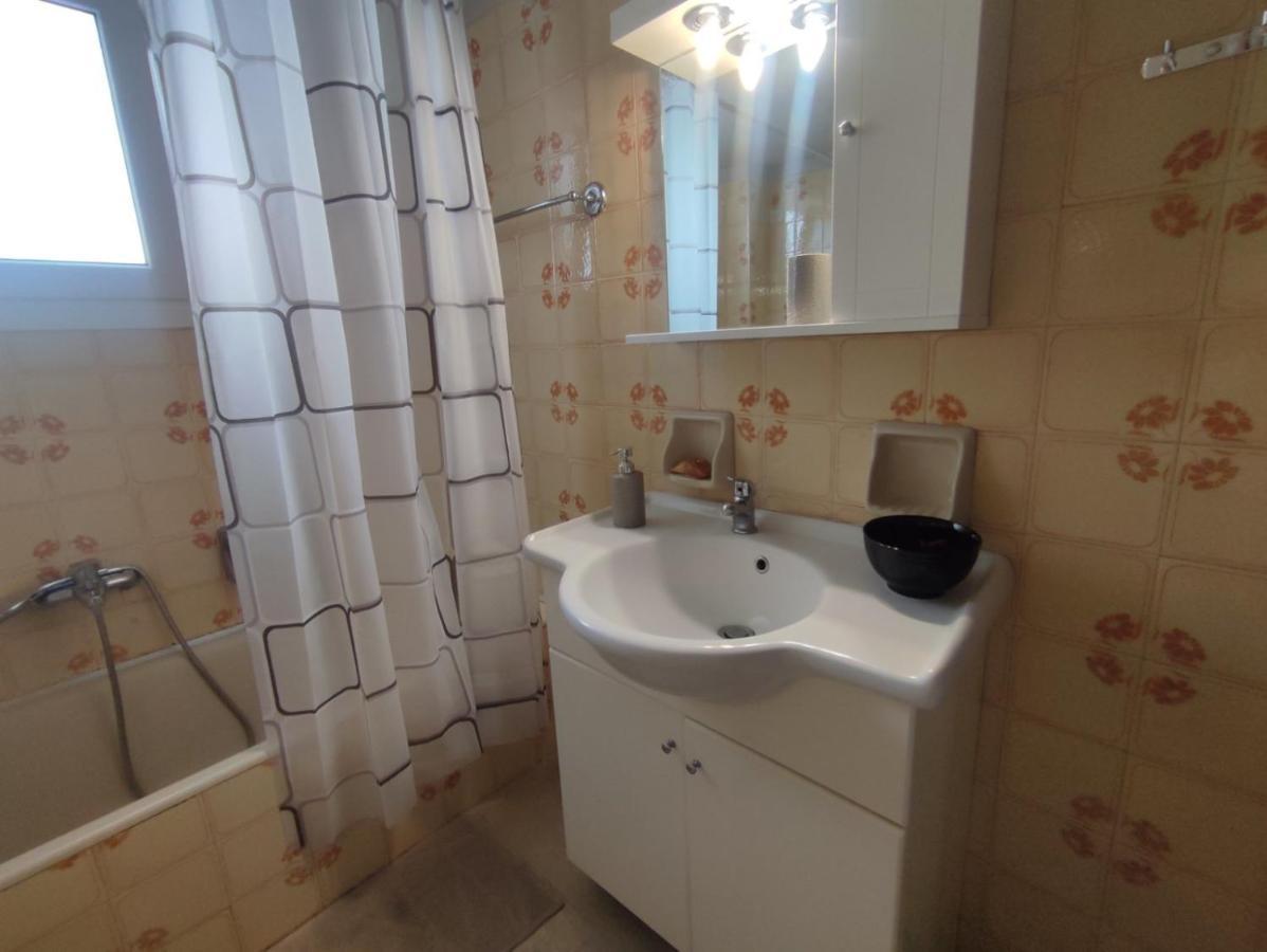 2 Br110 Sqm Free Parking Full Clima Apartment Patras Bagian luar foto